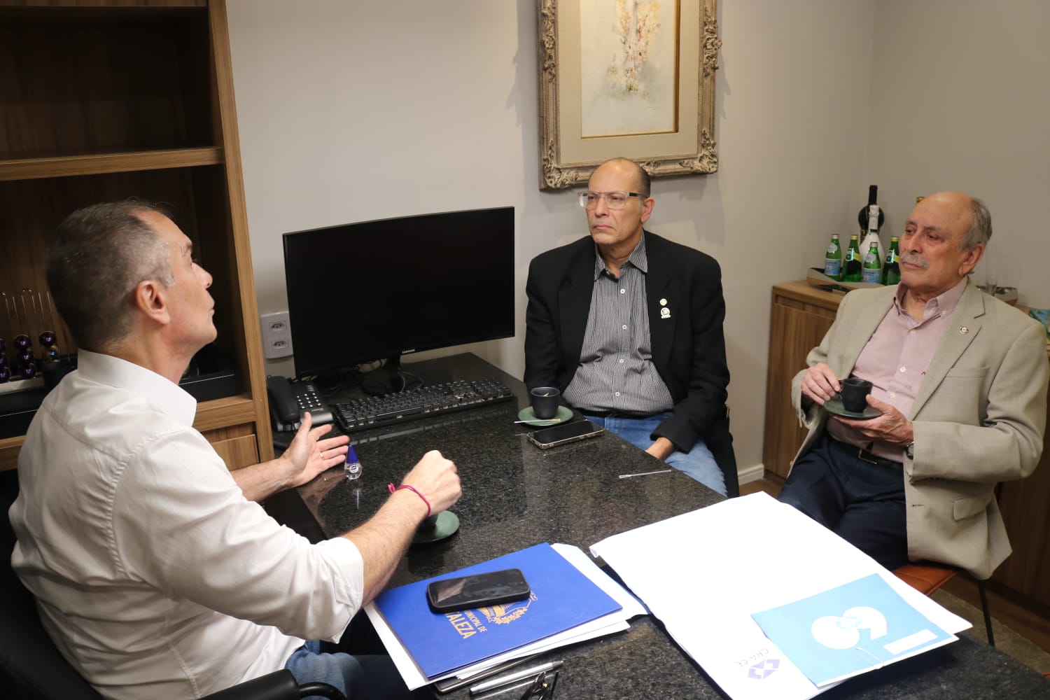 Adm. Marcelo Mendes recebe comissão do CRA-CE e será homenageado no Jubileu de Diamante